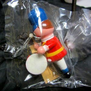 VINTAGE 1982 JASCO TOYLAND HANDCRAFTED & PAINTED WOODEN ORNAMENT DRUMMER